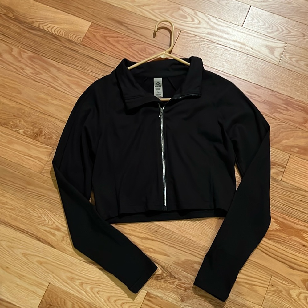 Cropped workout jacket.